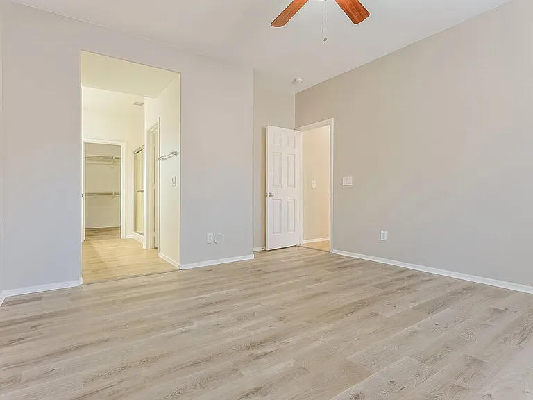 2741 N Kenton — Photo 10