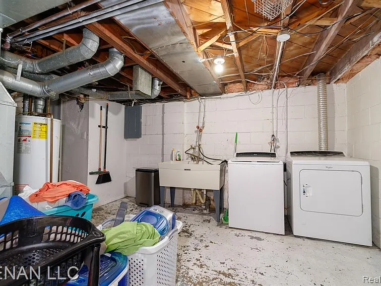 6001 Warwick St — Photo 17