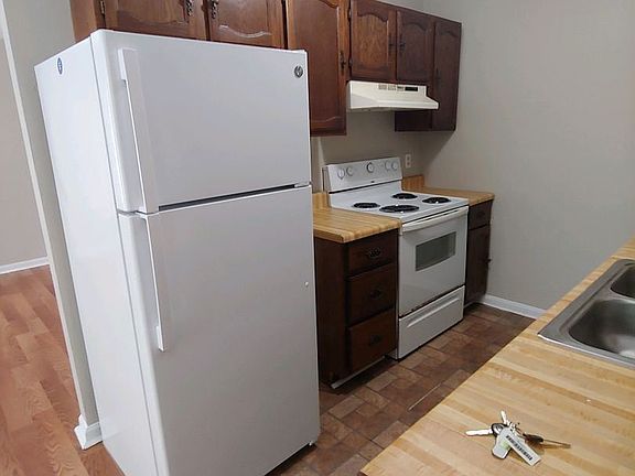 3rd image of 106 Dixie Dr APT E