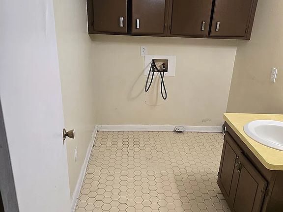 5th image of 2066 Pineview Dr