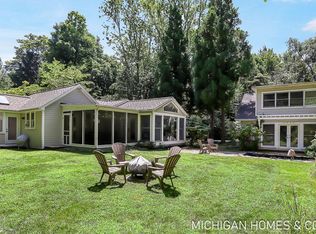 1448 71st St, Fennville, MI 49408