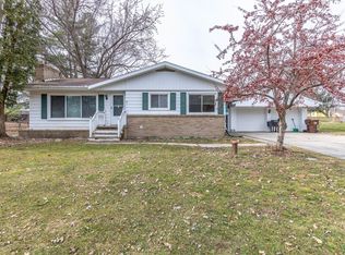 15216 Chetwyn Dr, Lansing, MI 48906