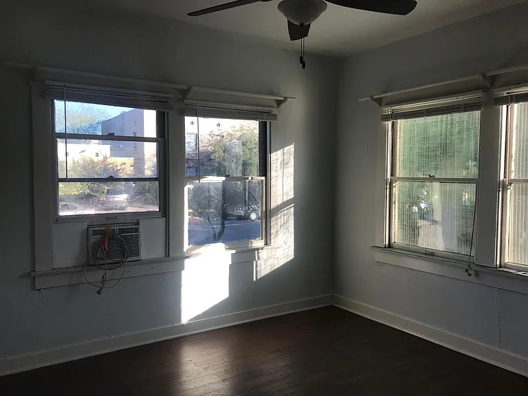 248 E University Blvd — Photo 17