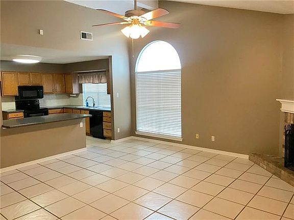 4th image of 157 Honeywood Dr