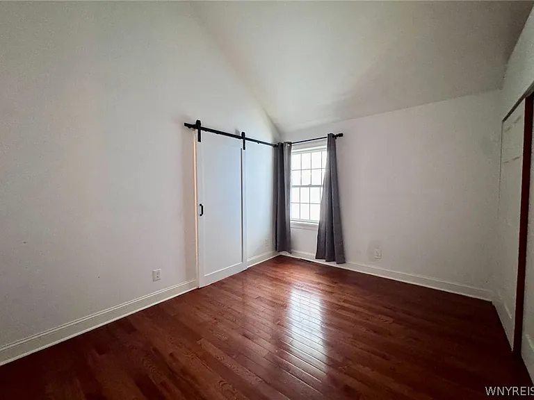 762 Columbus Pkwy — Photo 21