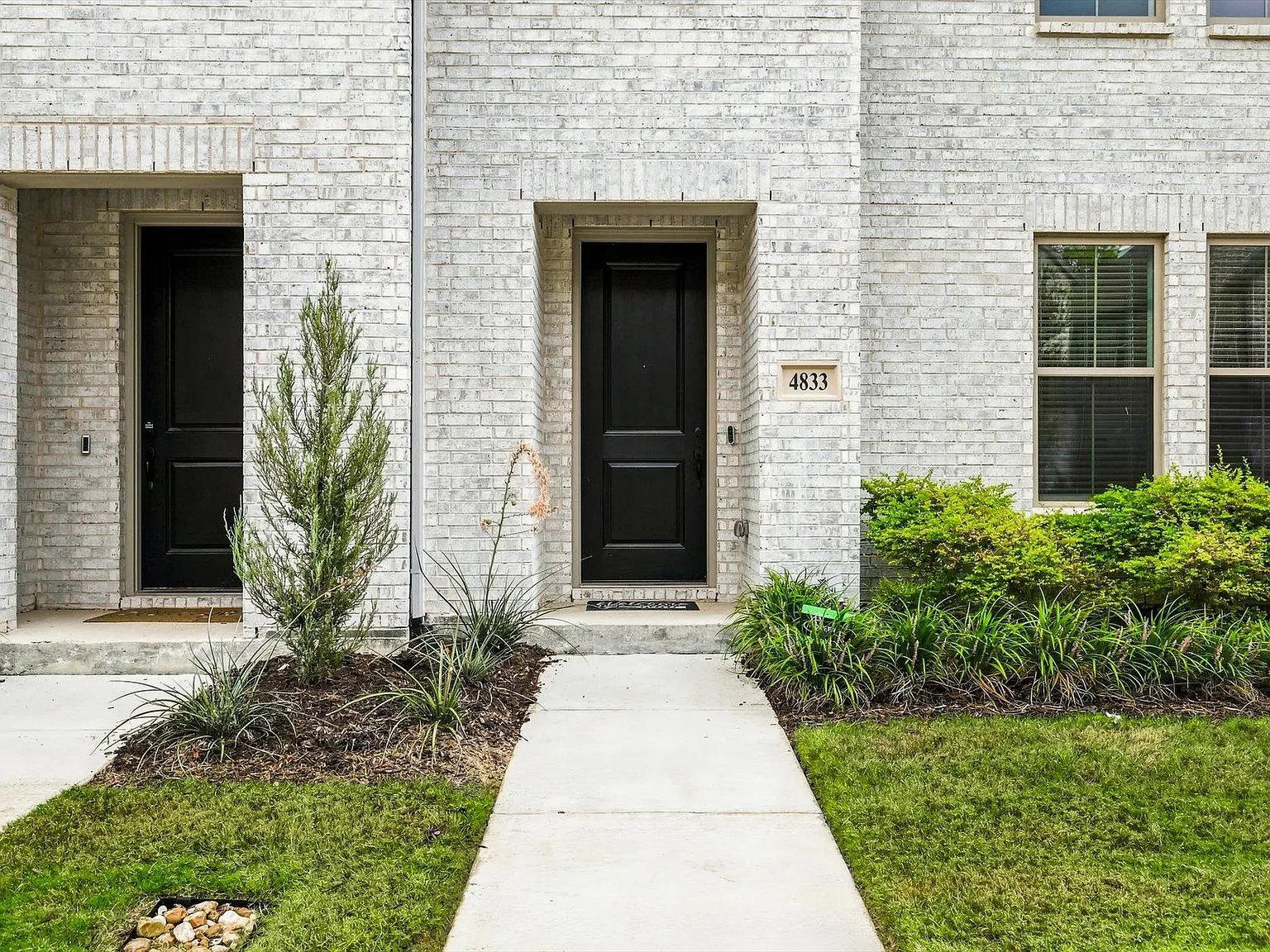 2 bed, 2.5 bath, 1925 sqft, $2,800 — Photo 2
