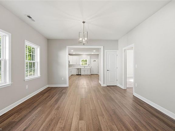 4th image of 1123 N Park Ave