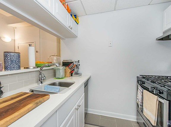 4th image of 187 Wayne St APT 118C