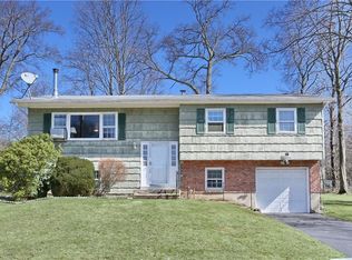 11 Charles St, Nanuet, NY 10954