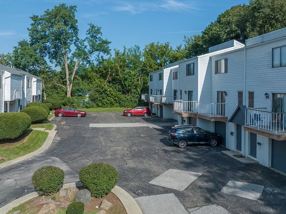 1st image of 720 Pine Knolls Dr #3