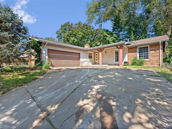 817 Laurel Ln, Saint Charles, MO 63301