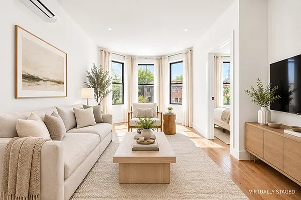 Living room, photo 1
