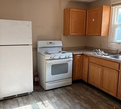 4th image of 524 & 526 Gage St