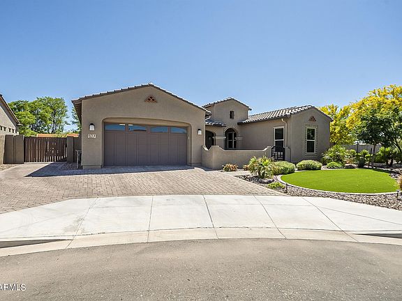 2nd image of 851 E Peach Tree Pl