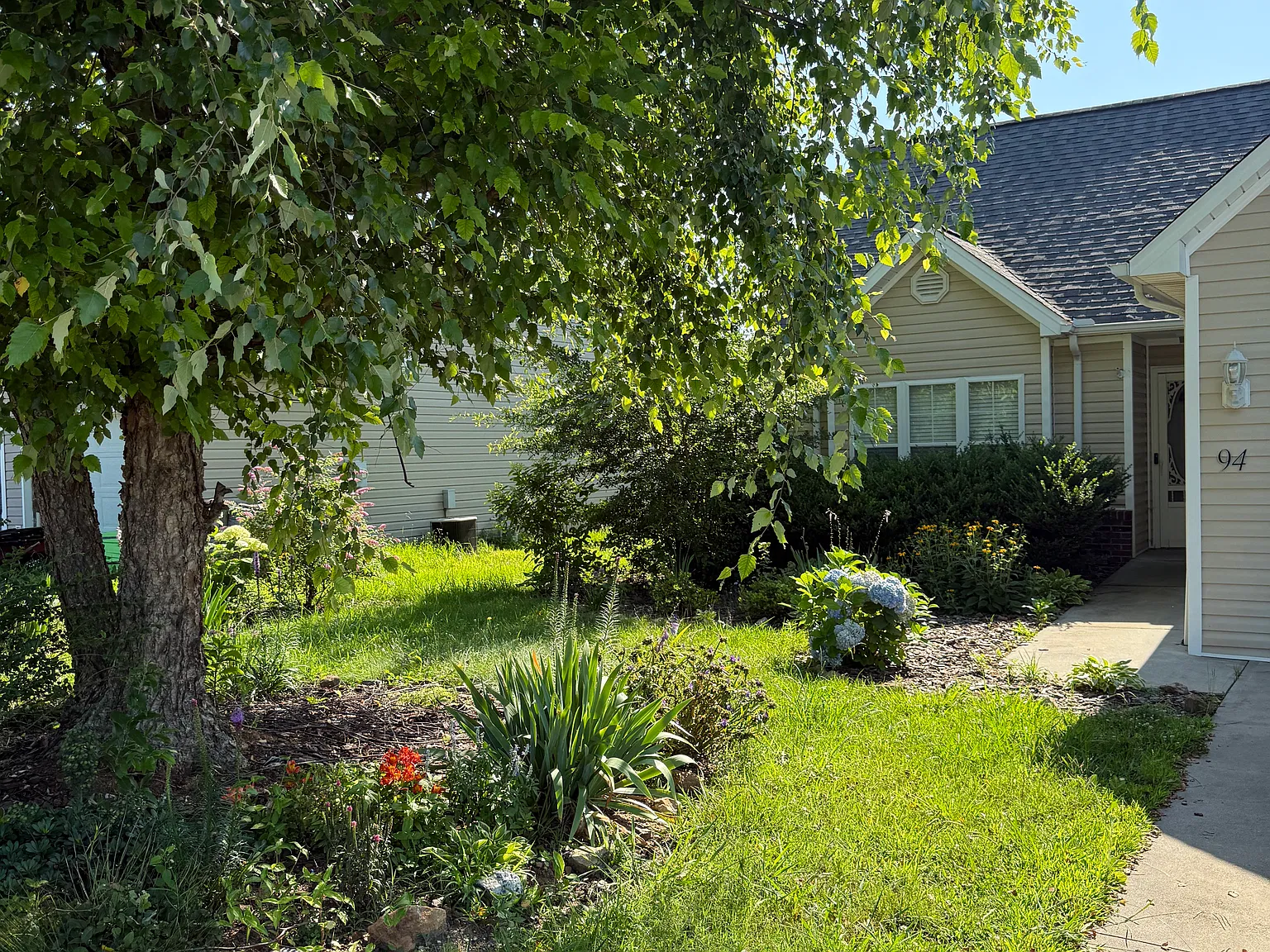 3 bed, 1234 sqft, $2,100 — Photo 2