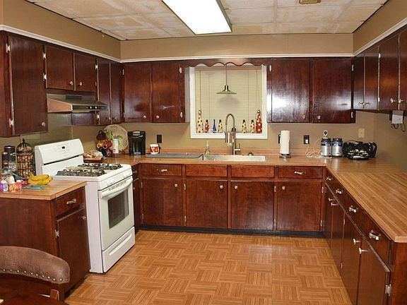 3rd image of 503 Terre Haute Pl