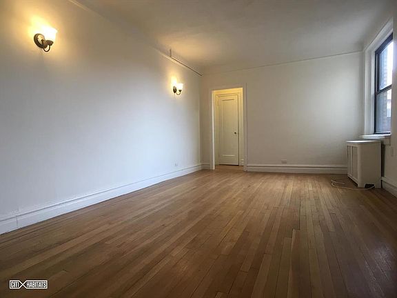 3rd image of 3121 29th St APT 3C