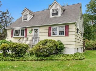 2 Gleneida Blvd, Mahopac, NY 10541
