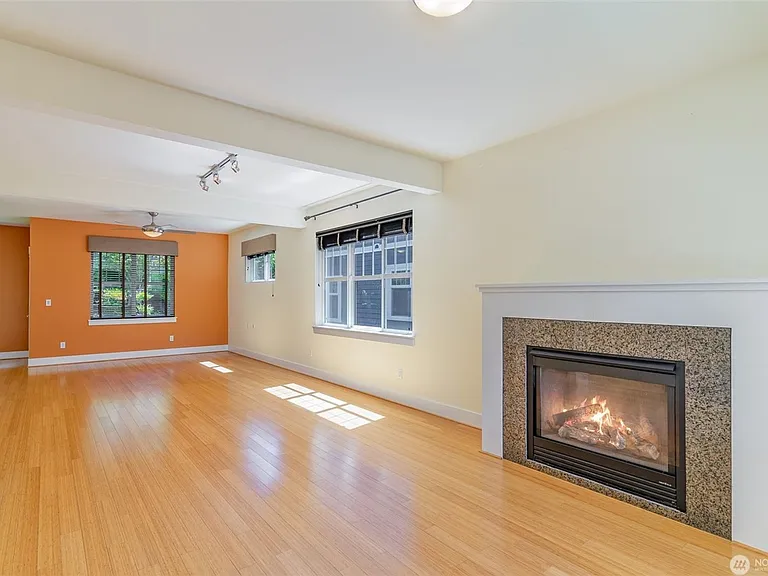 1774 25th Ave NE — Photo 5