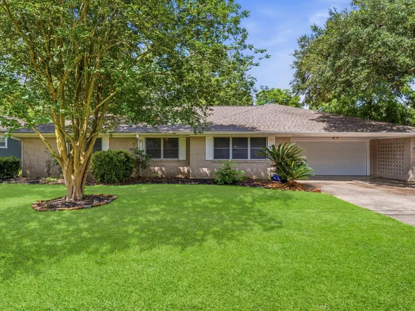 211 S Iowa Ave, League City, TX 77573