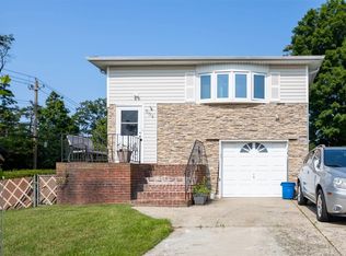 504 Mount Pl, West Babylon, NY 11704