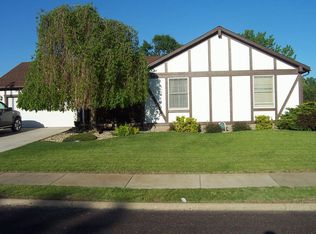 1232 Redwood Dr, Pekin, IL 61554