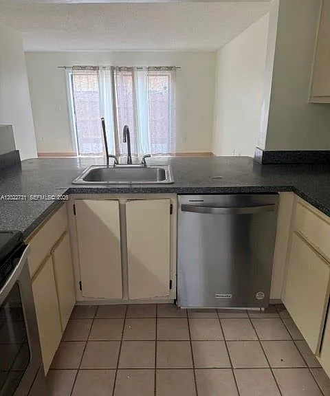 9475 Palm Cir N #9475 — Photo 4