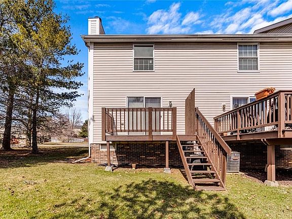 3rd image of 201 Clearbrook Ct