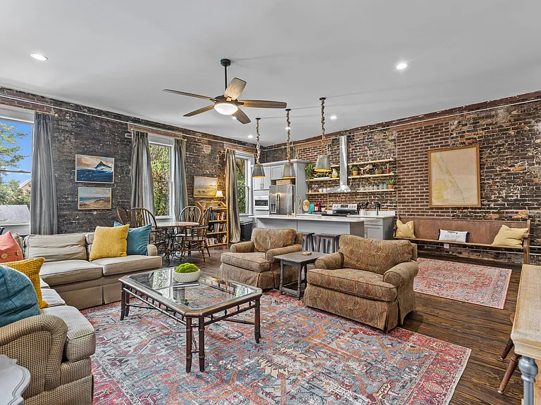 127 N Market St #B — Photo 15