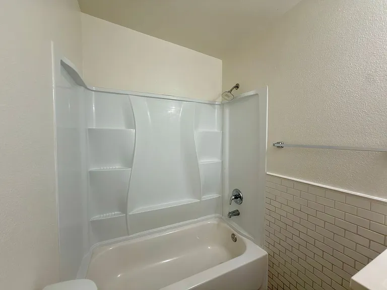 523 N Citrus Ave — Photo 17