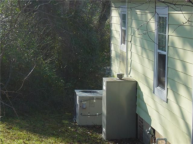 2nd image of 105 Poplar St