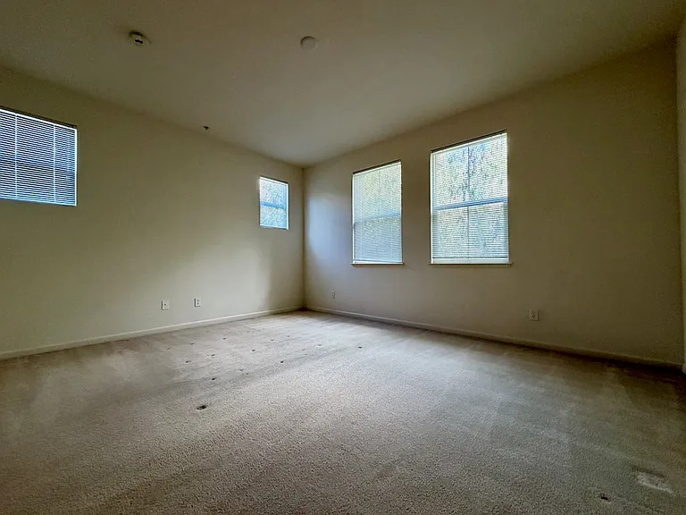2100 Beech Cir — Photo 20