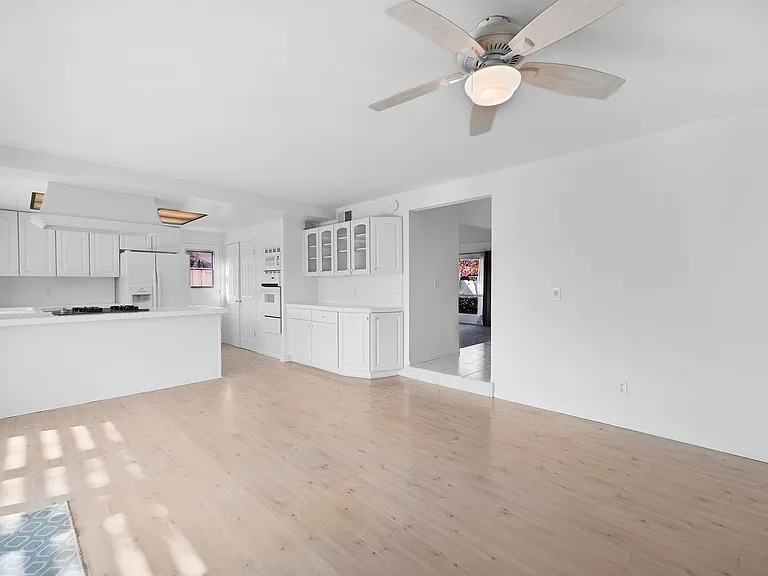 32022 Grenville Ct — Photo 36