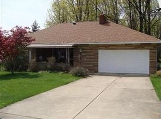 2114 Country Club Dr, Wickliffe, OH 44092