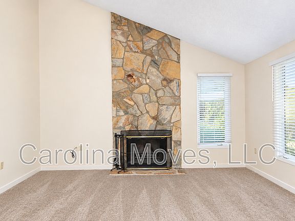3rd image of 324 Skylark Cir