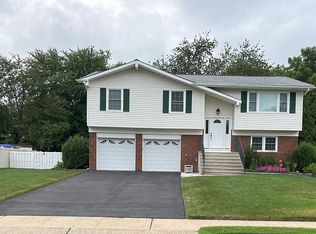 3 Moro Dr, Hamilton, NJ 08619