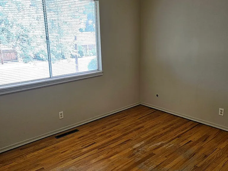 3808 Elmwood Cir — Photo 11