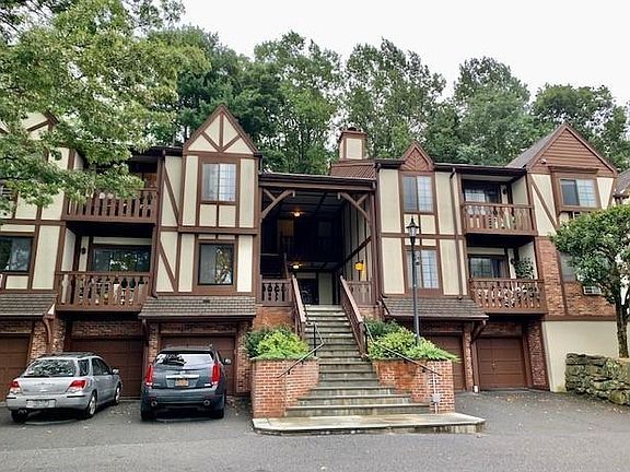 2nd image of 74 Foxwood Cir