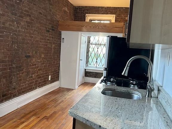5th image of 231 Thompson St APT 16