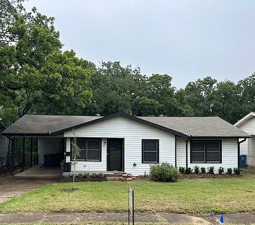 1109 Redbud St Photo 1