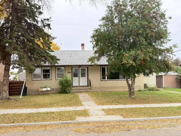 9526 86th Ave, Peace River, AB T8S 1G4