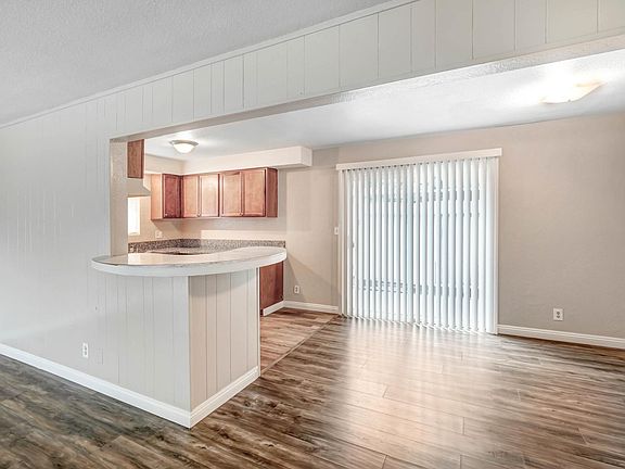 4th image of 616 Abbey Ln APT 1
