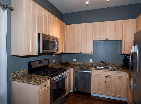 5th image of 814 Hinman Ave Unit 2