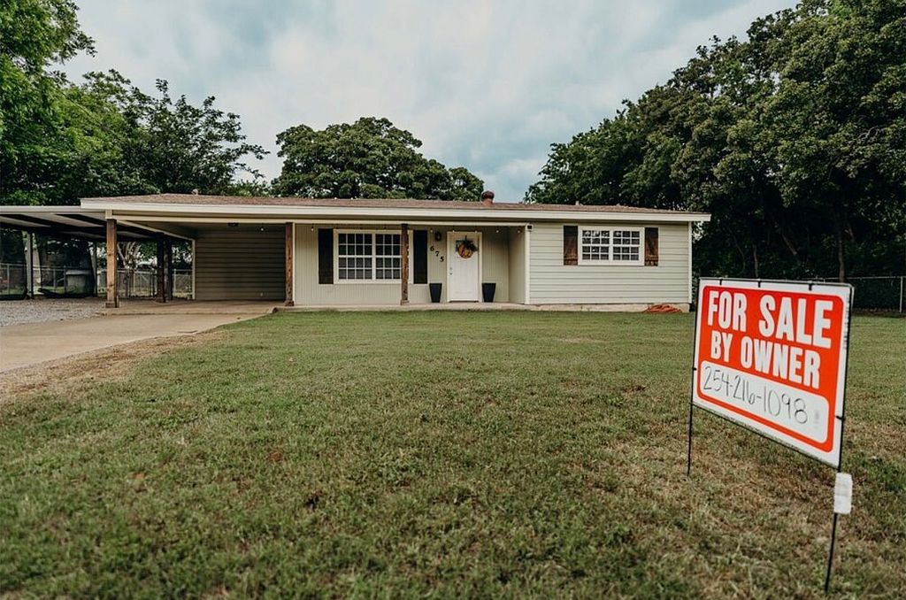 675 W Elm St - Property Image