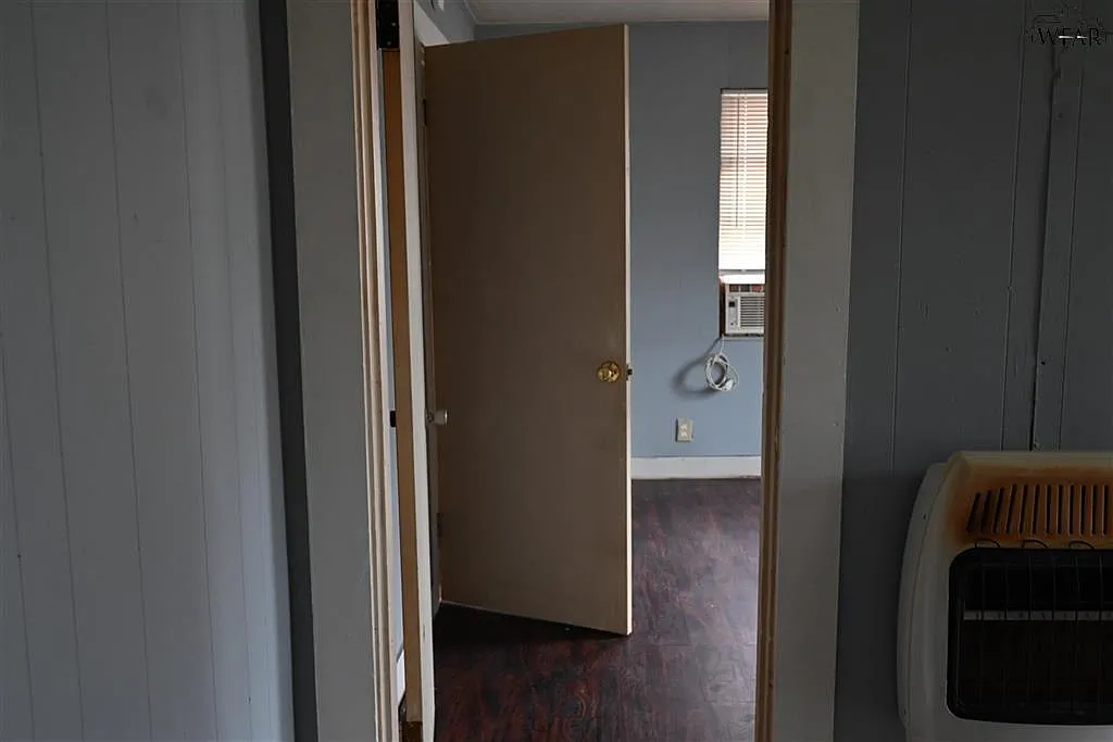 2406 Avenue D - 1 — Photo 2