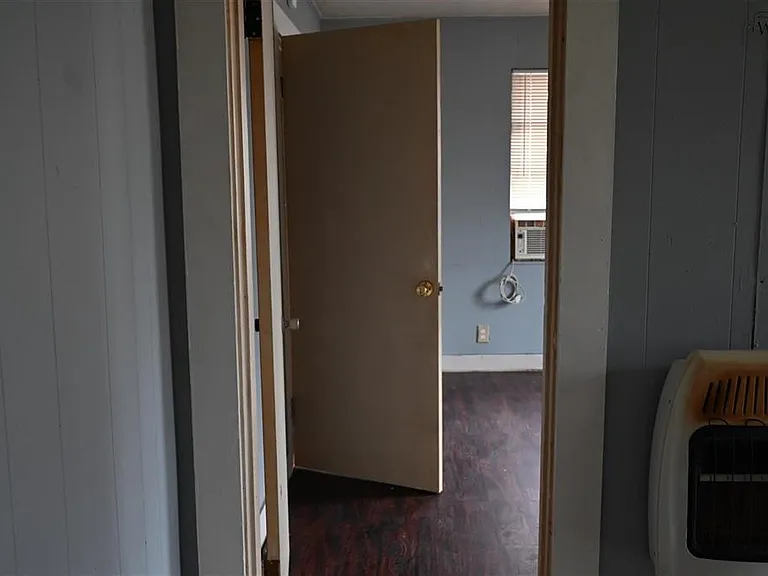 2406 Avenue D — Photo 11