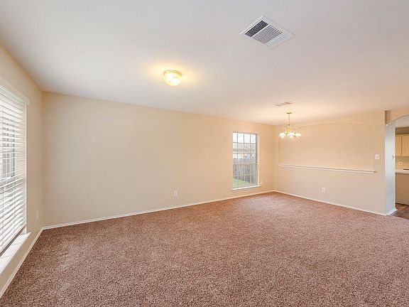 5th image of 1602 Diana Dr
