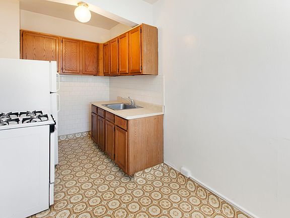 3rd image of 1379 10th Ave
