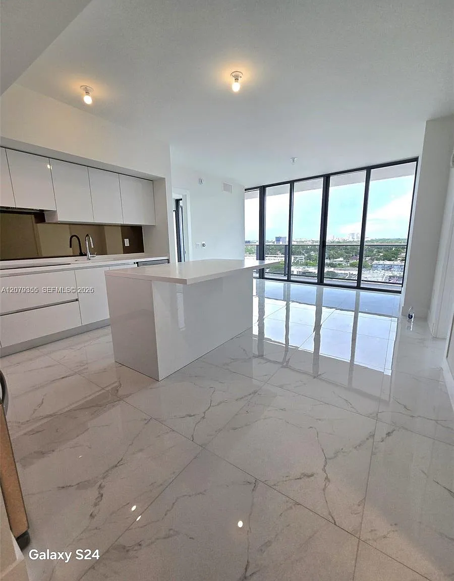 2 bed, 2.0 bath, $4,850 — Photo 2