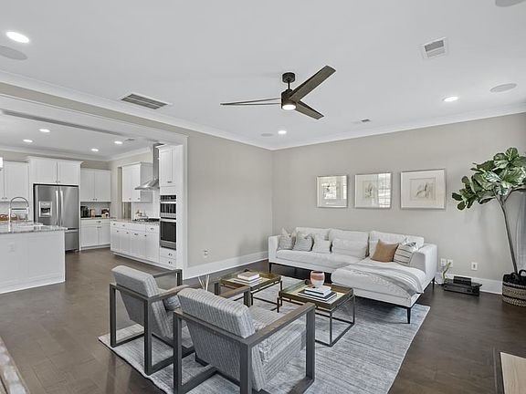 PHOTOS OF A SIMILAR HOME